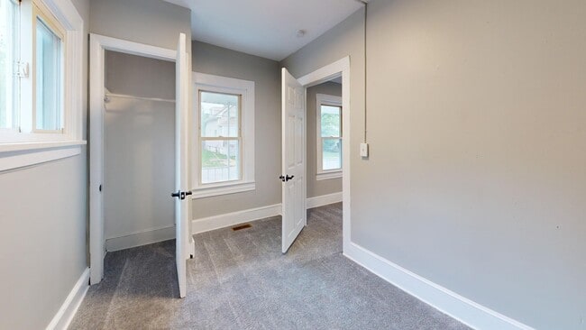 Building Photo - Renovated 3 bedroom home near the Airport