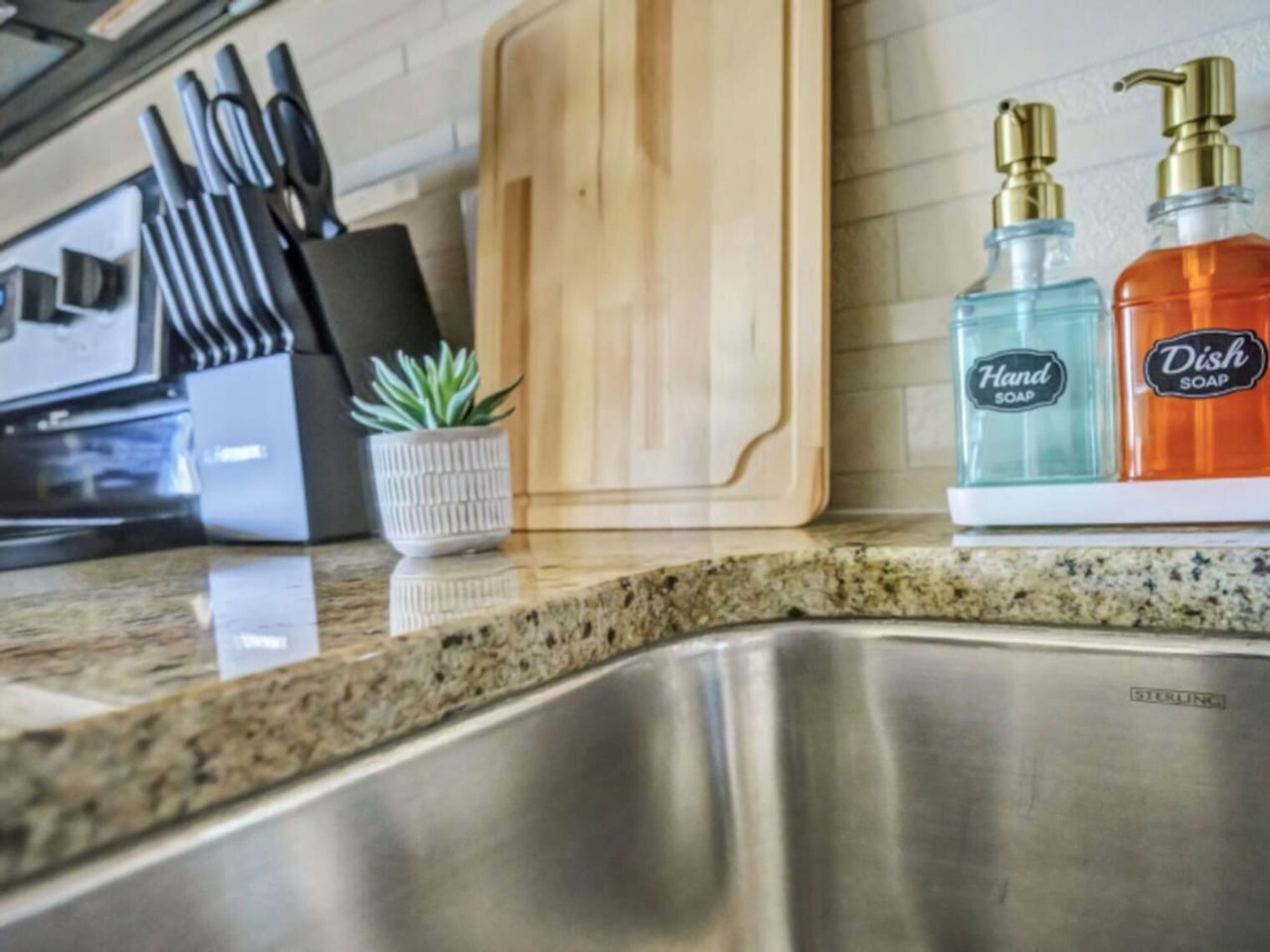 Building Photo - 1555 Elm St