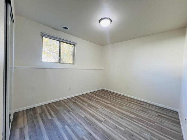 Building Photo - KHR-2708-48-S