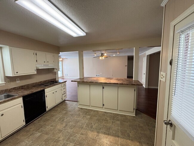 Building Photo - 6341 Wedgewick Cove