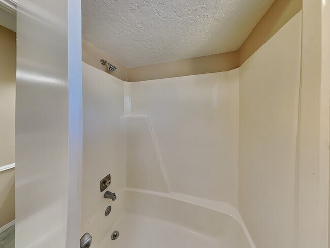 Building Photo - Charming and Full of Character!