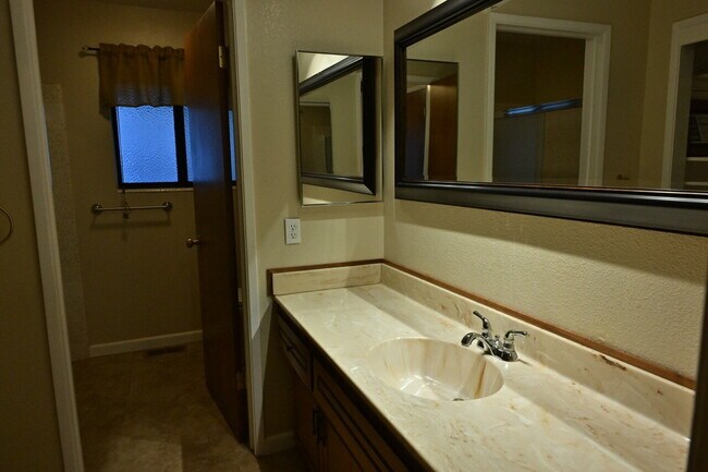 Building Photo - Large 2-bedroom home on private cul-de-sac backs up to Forebay Community Park and the Reservoir!