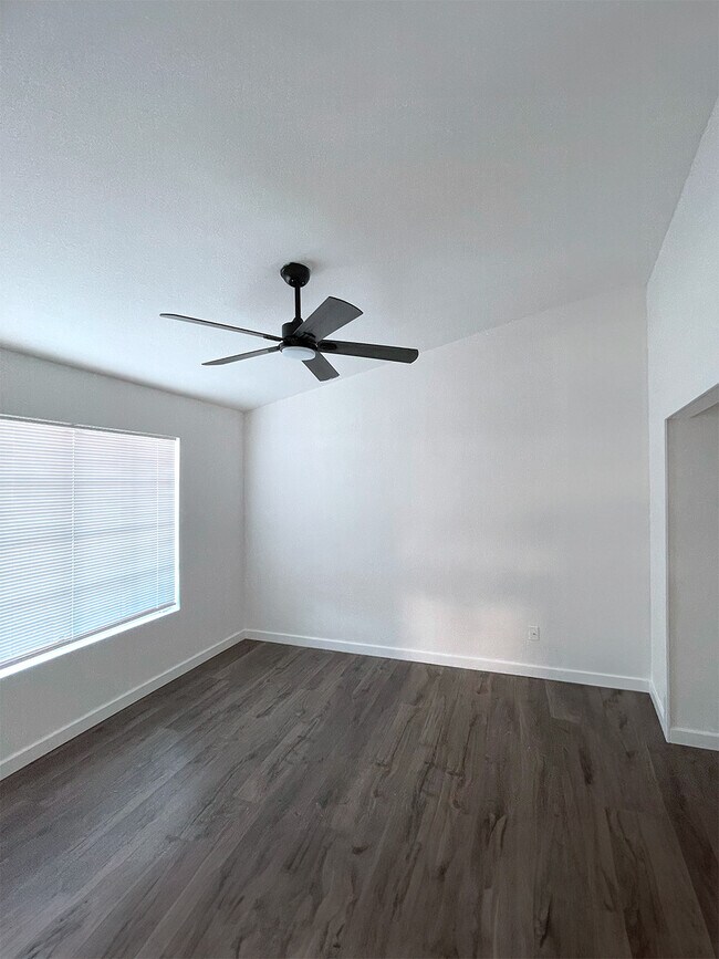 Building Photo - 4508 E Douglas Ave