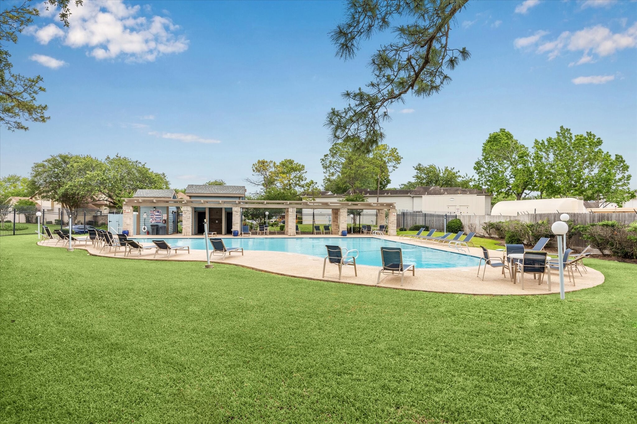 Southern pool - 13511 Windchase Ct