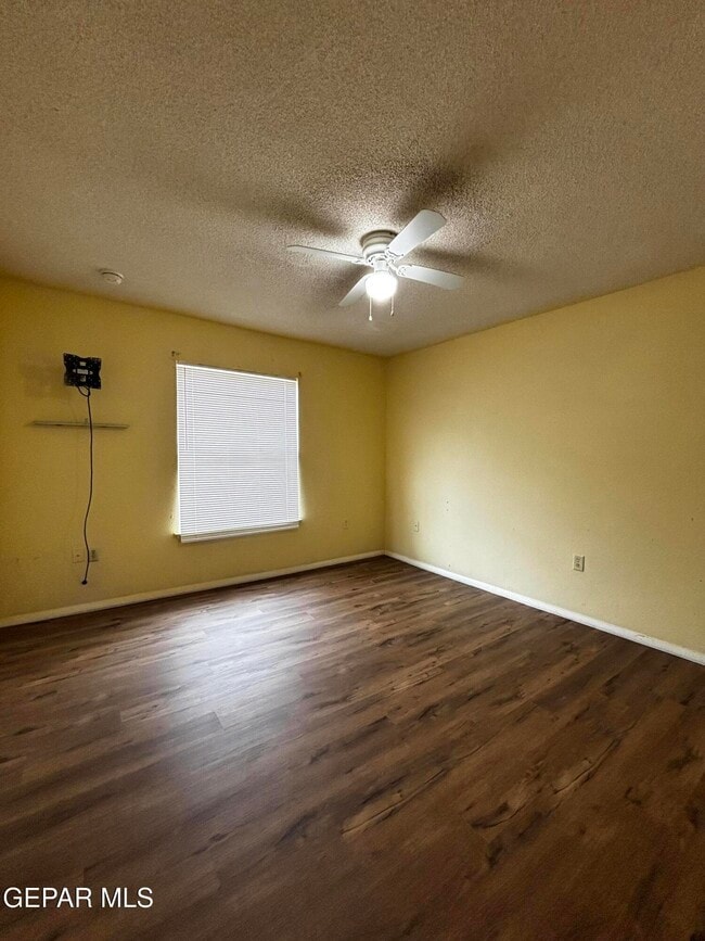 Building Photo - 8638 Eclipse St