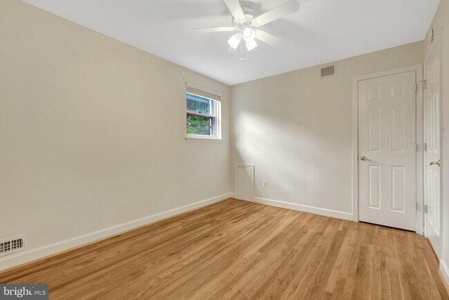 Building Photo - 6903 Fern Ln
