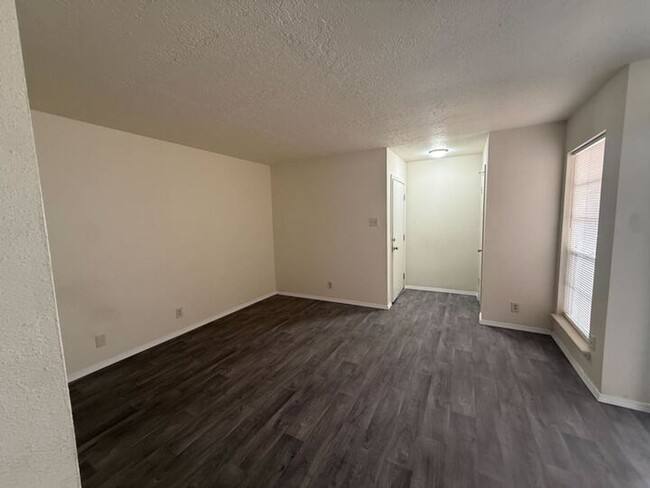 Building Photo - 4601 Carlisle Blvd NE