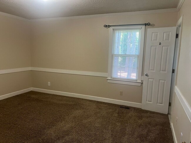 Building Photo - 3 Bedroom House-Nash Co
