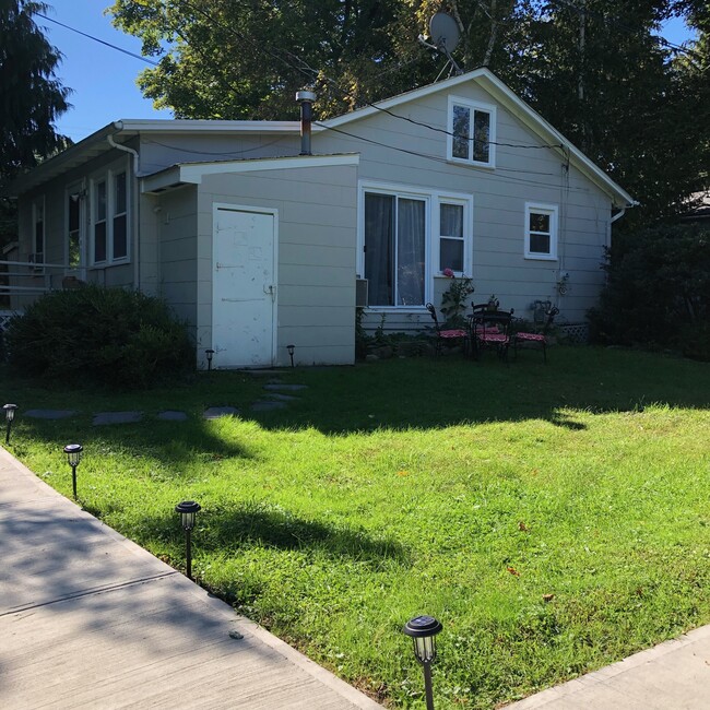 Primary Photo - 112 Cooper St