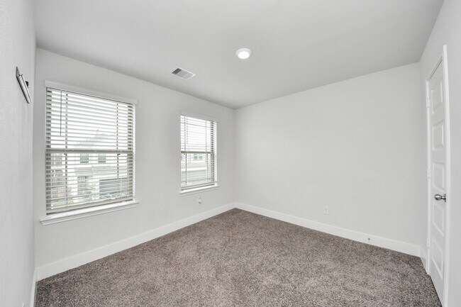 Building Photo - 4423 Santorini Ln