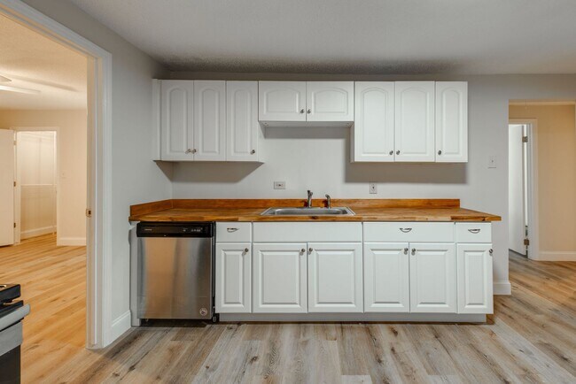 Building Photo - 91 Circle Dr