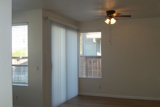 Building Photo - Solar electric home in the Laguna area of Elk Grove