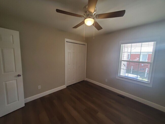 Building Photo - 1208 Hillsboro St