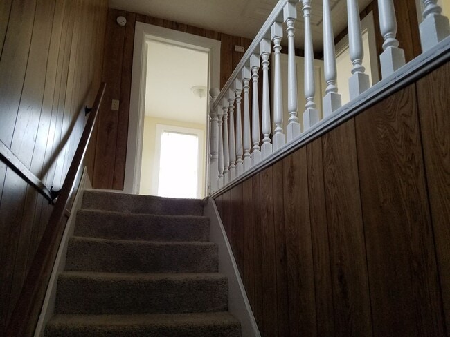 Building Photo - 3 bedroom 1 bath house