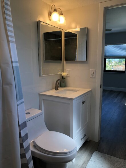 Building Photo - 12500 Capri Cir N