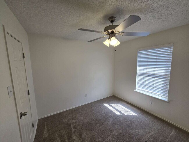Building Photo - "Charming 3-Bedroom Lubbock Home with Cozy...
