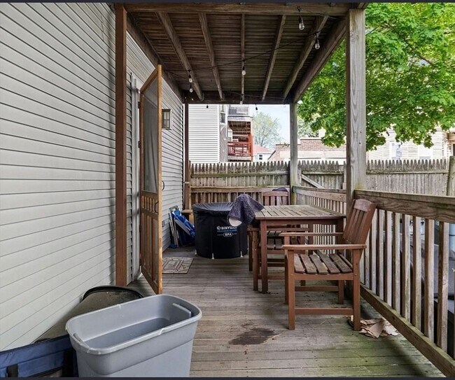 Building Photo - Marine Rd