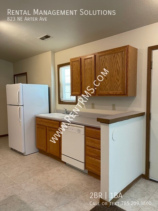 Building Photo - 823 NE Arter Ave
