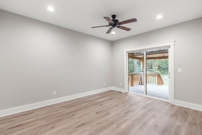 Building Photo - Beautiful Home with a Backyard Deck in Bid...