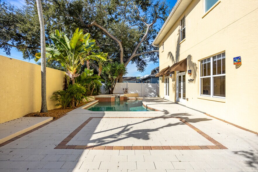 Building Photo - 3204 W Empedrado St