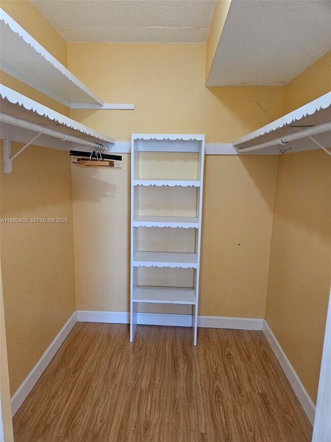 Building Photo - 2200 E Hallandale Beach Blvd