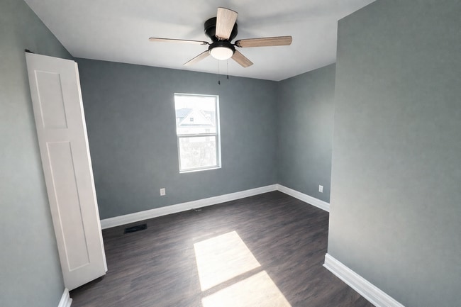 Building Photo - 230 W 29th St