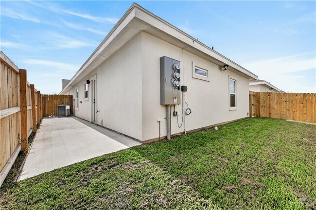 Building Photo - 12504 N 39th St