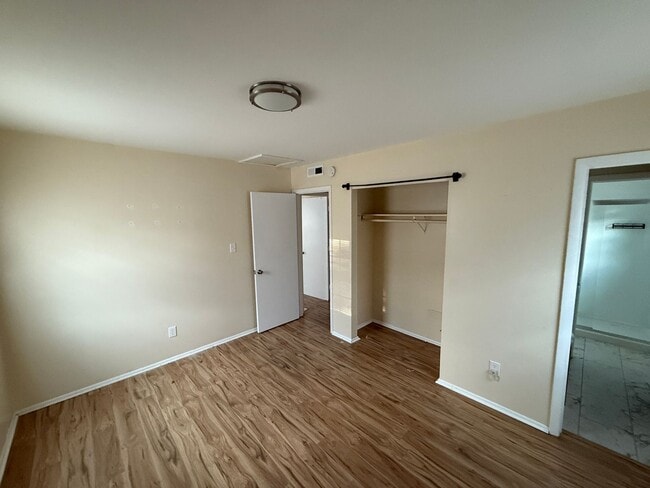 Building Photo - Ranch home near uptown