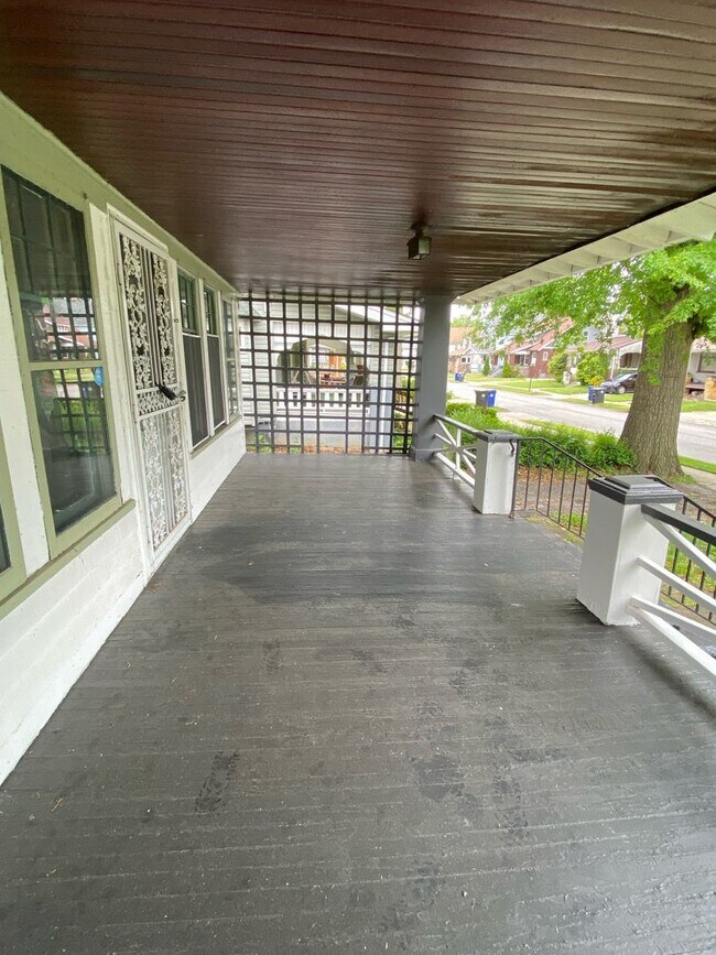 Building Photo - Section 8 Welcomed! Charming 3-bedroom hom...