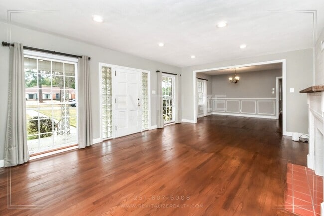 Building Photo - Charming Brick Ranch with Modern Comforts in Mobile!