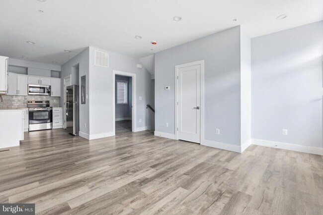 Building Photo - 2602 4th St NE