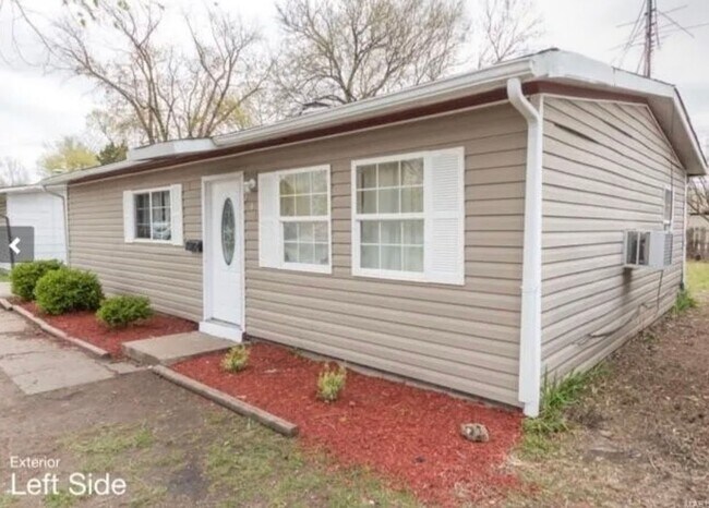 Building Photo - Charming 3BR House in East Saint Louis