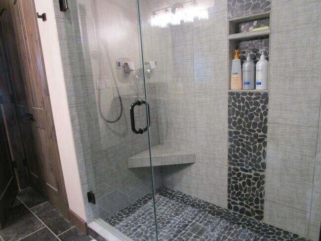 Building Photo - Delightful Monterra 2 Bed 2 Bath Condo wit...