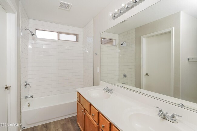 Building Photo - 11430 W Yuma St