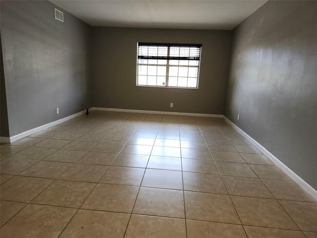 Building Photo - 475 SE 8th St