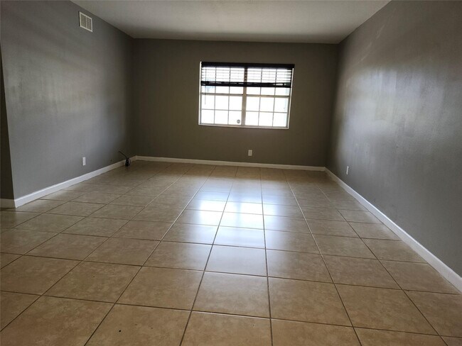 Building Photo - 475 St