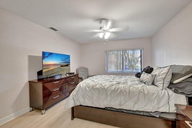 Building Photo - 8046 Summerview Terrace