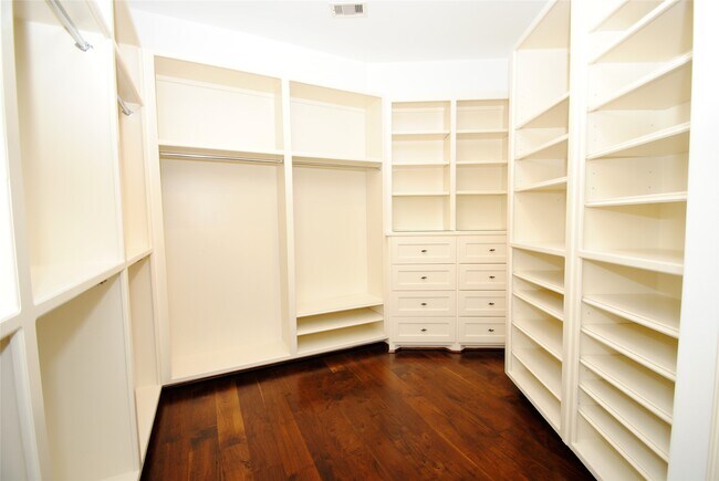 Building Photo - 302 Calle Sevilla Pl