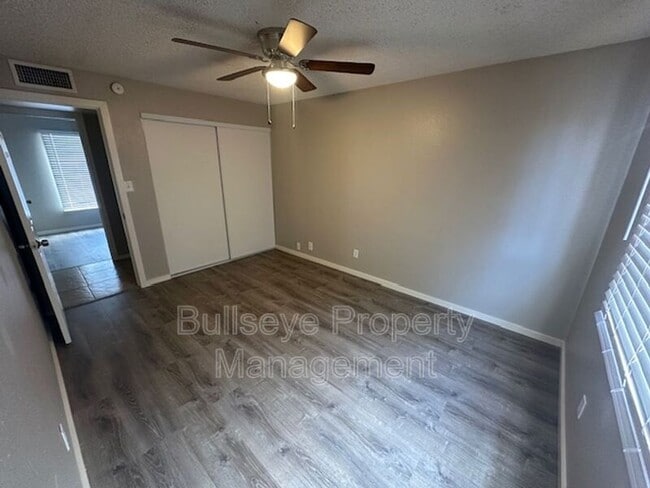 Building Photo - 7956 W Mariposa Dr