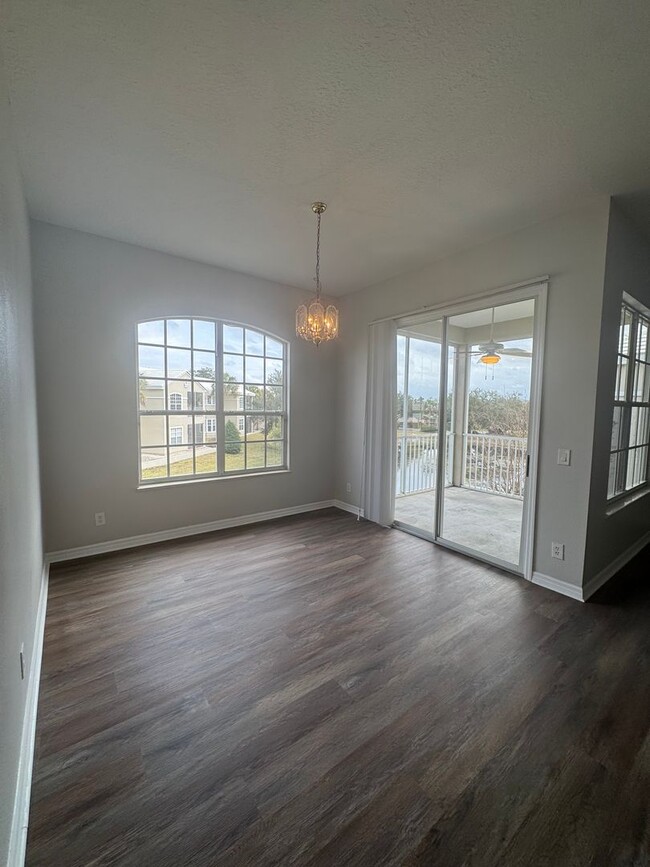 Building Photo - 3 BD / 2BA WATER VIEW CARRIAGE TOWNHOME