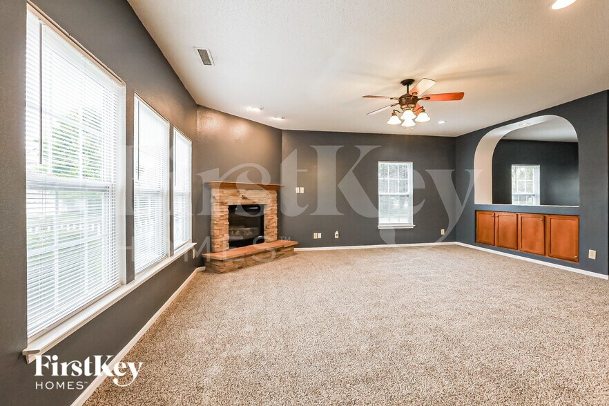 Building Photo - 10735 Cyrus Dr