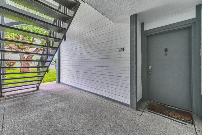 Building Photo - 15465 Lakes of Delray Blvd