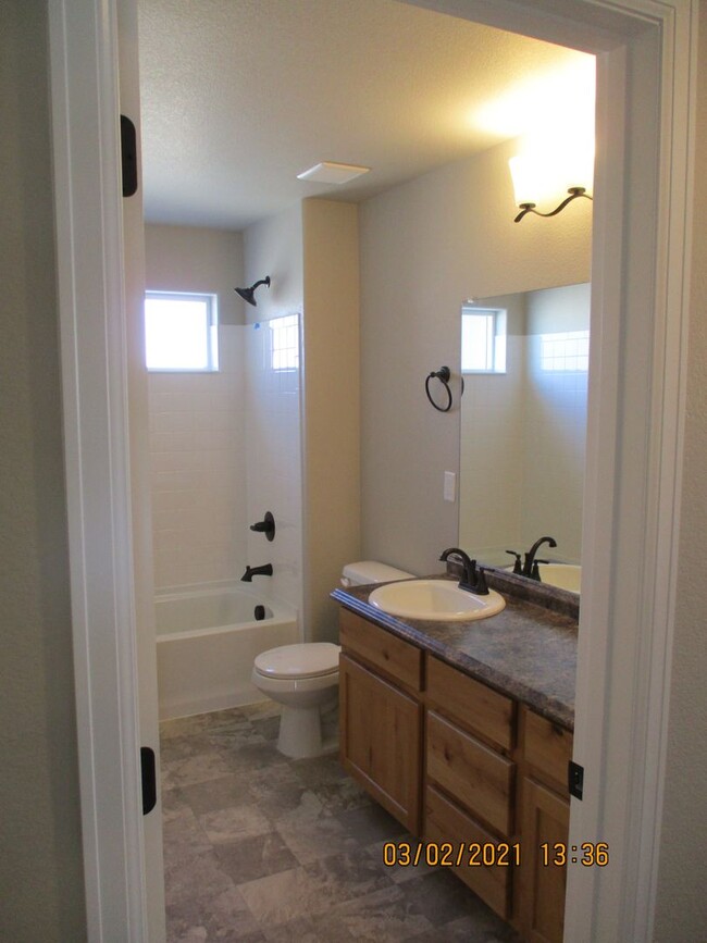 Building Photo - 4 Bed, 2.5 Bath - 2 Story Home in Windsor'...