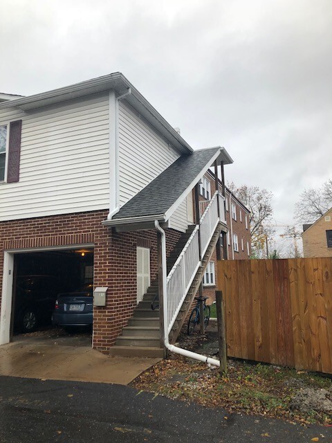 Building Photo - Robin Alley-315