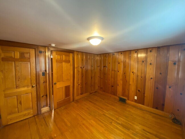 Building Photo - 4025 Robinhood Rd