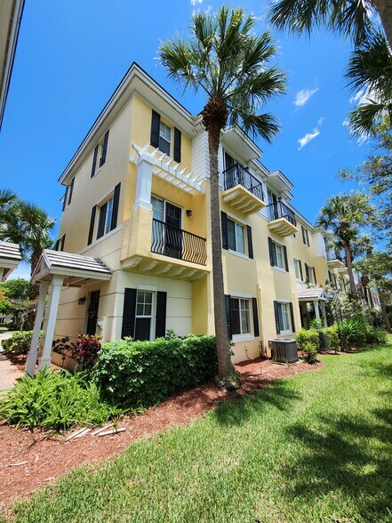 Building Photo - 583 NW 35th Pl