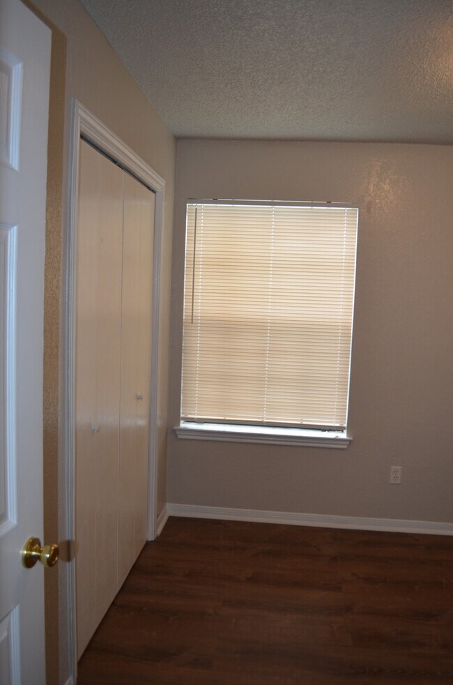 Building Photo - This 3 Bedroom Home with Fireplace is a must see!