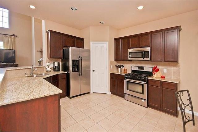 Building Photo - 859 Llano Dr