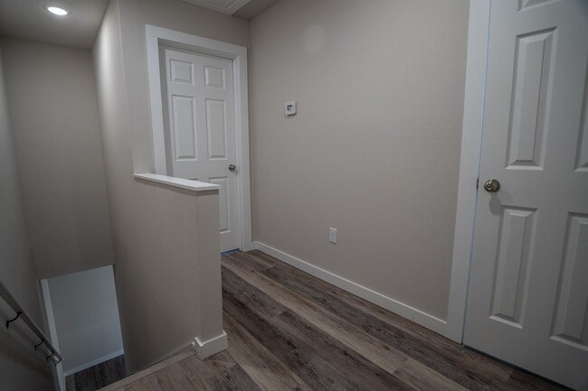 Building Photo - 1358 N Porter Rd