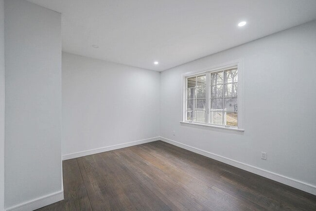 Building Photo - 257 Southlawn Ave